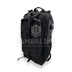 Mochila táctica conector USB negra